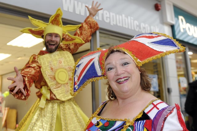 Entertainers in the Howgate.