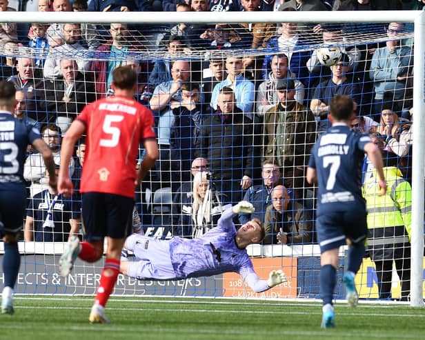 28-09-2024. Picture Michael Gillen. KIRKCALDY. Stark's Park. Raith Rovers FC v Falkirk FC. Season 2024 - 2025. SPFL William Hill Championship. Match Day 8. Goal Raith Rovers, Jack Hamilton 9 from a penalty just with Nicky Hogarth 1 getting hands to the ball.