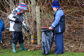 Stock photo of the 4th West Lothian beaver scouts litter pick up at Linlithgow Leisure Centre. Photo by Gordon McBrearty.