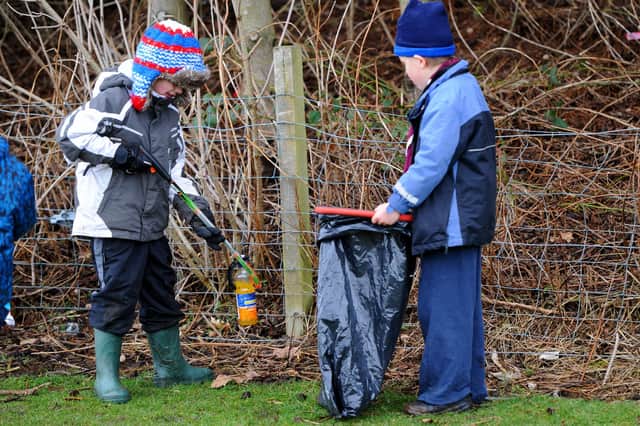 Stock photo of the 4th West Lothian beaver scouts litter pick up at Linlithgow Leisure Centre. Photo by Gordon McBrearty.