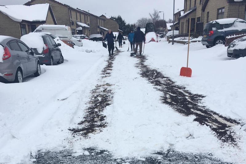 Lainey Maitland captures neighbours clearing the snow at Waverley Park, Redding