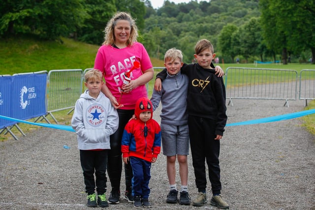 Cancer survivor Lynsey Ritchie who started the race with her sons Darrah, 6, Odhran, 4, Brodie, 8, and Cailean, 10