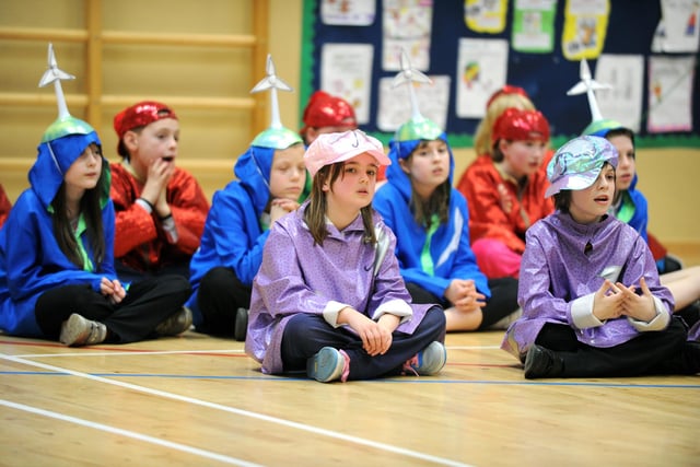 A thoughtful moment for the performers.