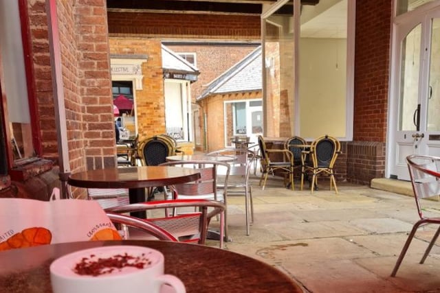 Woodheads Cafe, 3 Theatre Yard, Low Pavement, Chesterfield, S40 1PF. Rating: 4.2/5 (based on 218 Google Reviews). "Ordered a pot of earl grey tea and pancakes served with ice cream. I can highly recommend both."