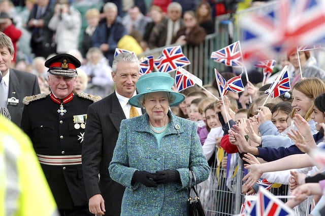 Queen opens The Falkirk Wheel
