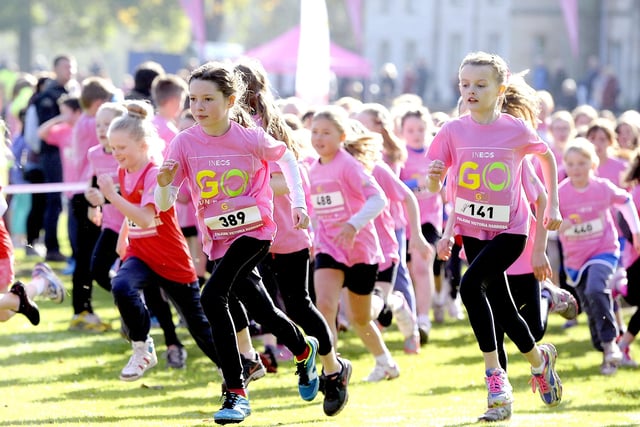 The runners in full flight.