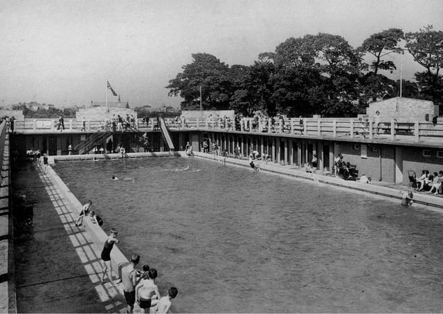 The outdoor pool in Grangemouth.