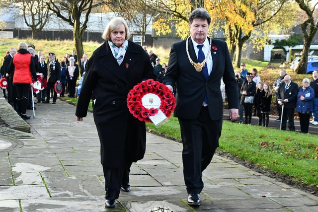 Provost Robert Bissett and Council Leader Cecil Meiklejohn lay a wreath on behalf of Falkirk Council at Camelon