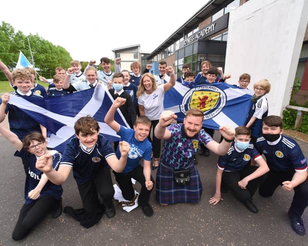 Bo'ness Academy pupils get ready for today's big name