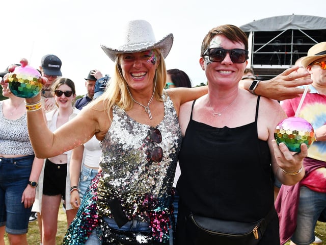 Wow, look at that festival sparkle.