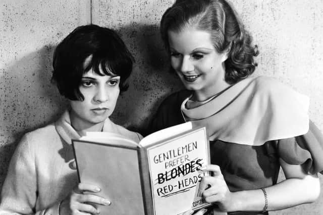 A scene from 1931 film Blonde Crazy