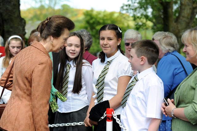 The last of the guests chat with the Princess Royal