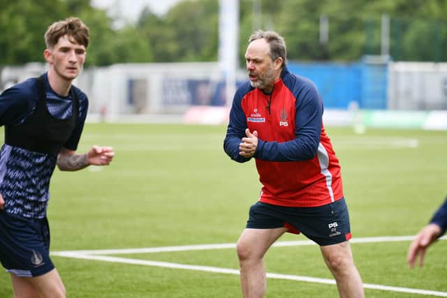 Bairns assistant boss Paul Smith passing on some encouragement