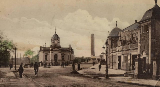 Charing Cross in Grangemouth around 1920.
