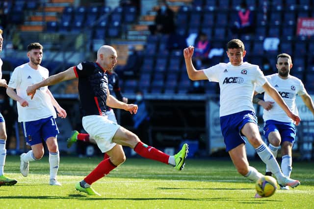 Conor Sammon's 85th minute goal secured a draw for the Bairns after Cove failed to convert chance after chance