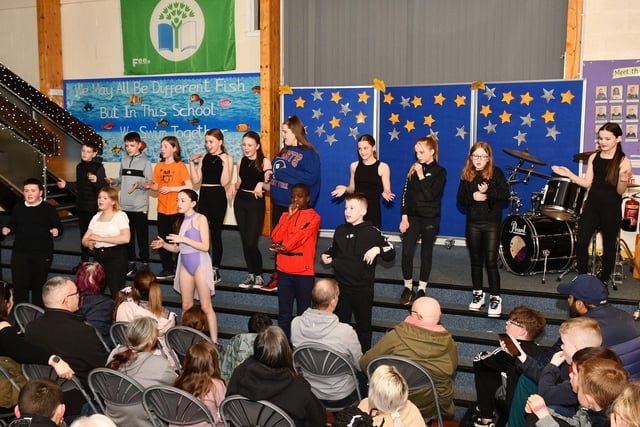 The P7 pupils sang together at the end of the show.