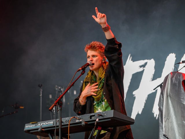 On keyboard and vocals for Thundermoon is Shaz Jamieson, who is originally from Falkirk.