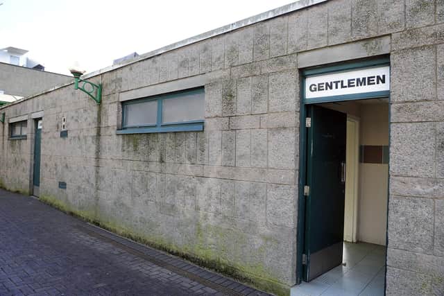 The public toilets in Grangemouth's York Lane could be open again before Christmas
(Picture: Michael Gillen, National World)