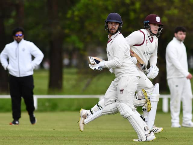 21-05-2022. Picture Michael Gillen. STENHOUSMUIR. Stenhousemuir Cricket Club. Stenhousemuir v Drumpellier. Pictured: Danie Rossouw, blue hat and Callum Grant, burgundy hat.