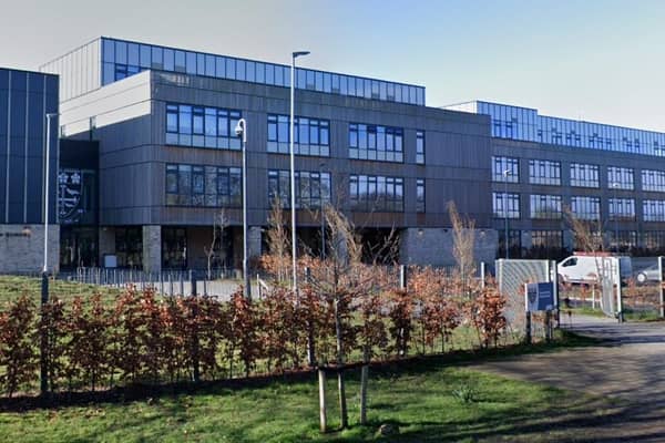 Councillors have backed plans for an annex at Queensferry High School rather than a new school in Kirkliston.