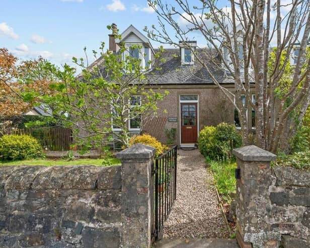 Echobank is a very pretty, late Victorian semi-detached cottage.