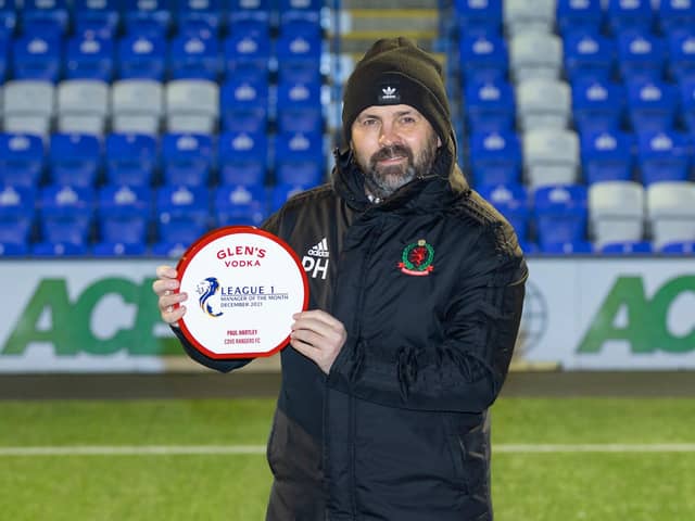 Hartley accepts SPFL 1 Manager of the Month trophy for December 2021 (Photo by Dave Cowe)