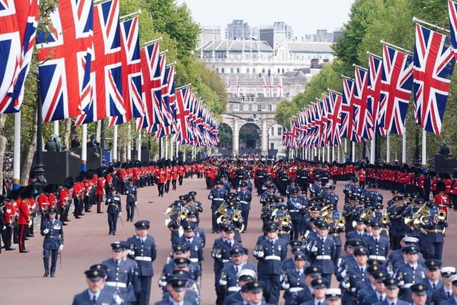 The coffin procession goes down the Mall heading to to Wellington Arch