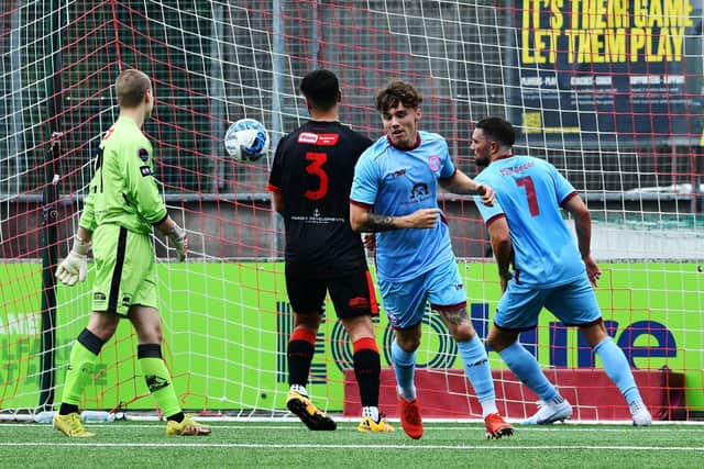 Cumbernauld United grab a goal back against Cumbernuald United (Photo: Michael Gillen)