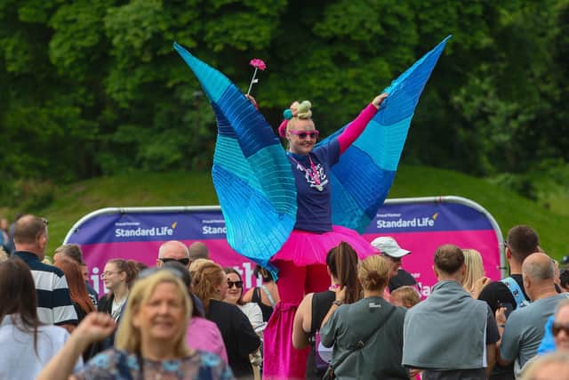 Hundreds of people took part in last year's race for Life UK event in Callendar Park (Picture: Scott Louden, National World)