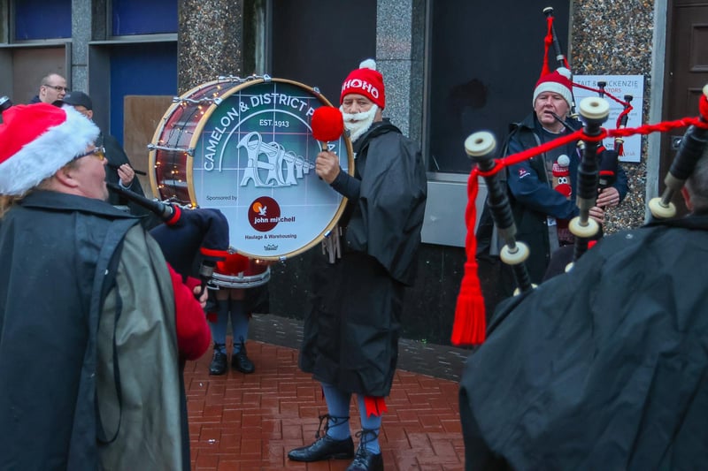 Camelon and District Pipe Band drum up some festive spirit in Grangemouth town centre 
(Picture: Scott Louden, National World)