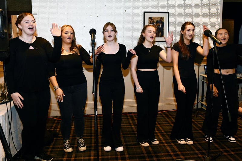 Young Portonians entertained the audience in the Leapark Hotel.