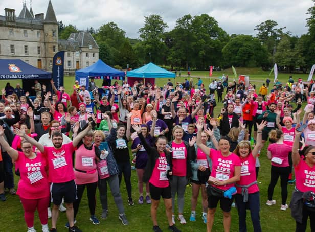 Participants ready for the off in Race For Life Falkirk 2022