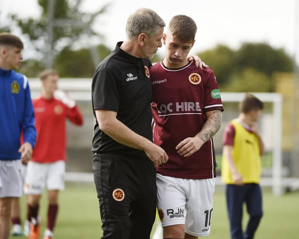 Stenhousemuir boss Gary Naysmith with Matty Yates at the end of the match (Photo: Alan Murray)