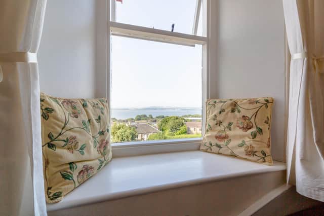 Woodford Terrace, 43 Braehead, Bo'ness. offers stunning views of the Forth.