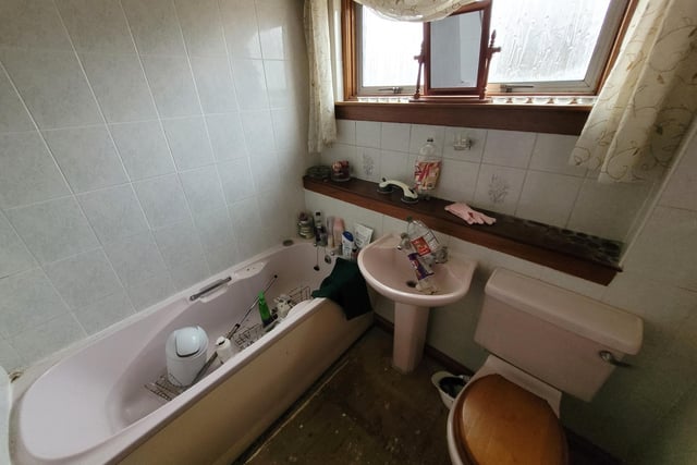This room has scope to be turned into a stunning family bathroom