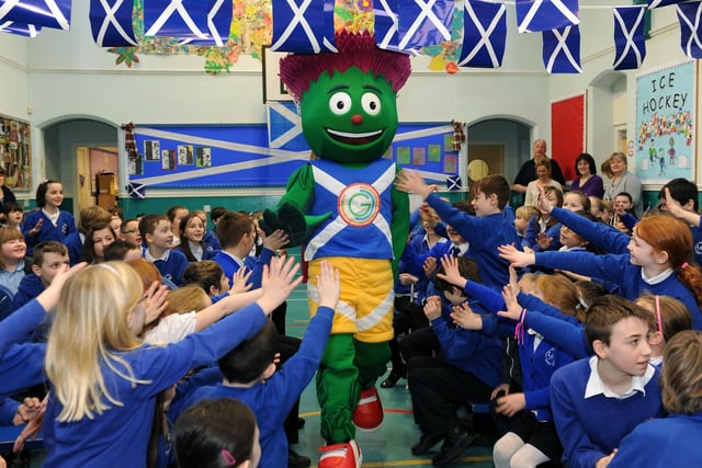 Clyde visits Airth Primary