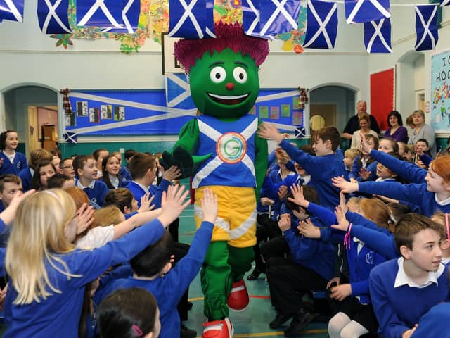Clyde visits Airth Primary