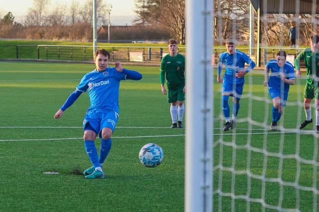 13/01/24 NETWOWN PARK Bo'ness Athletic v Stirling Uni EoS Second Division Ryan Robertson for Bo'ness, scores from the penalty spot to make the score 1-1 (Photo: Scott Louden)
