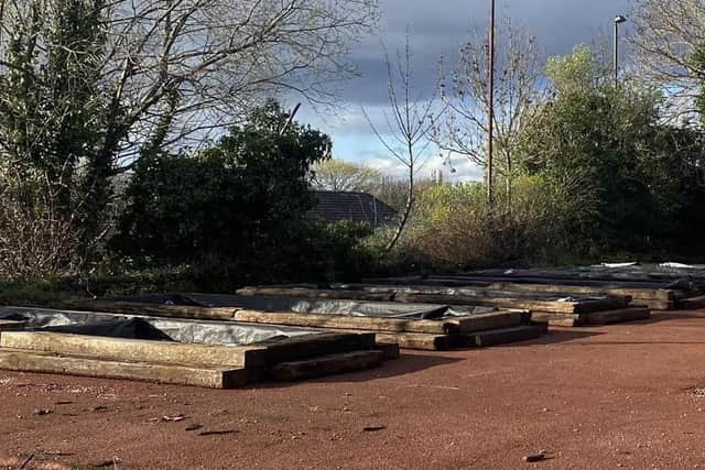Thanks to 140 old railway sleepers and Bloomin' Bo'ness volunteers, the old tennis courts will soon be teeming with life again.