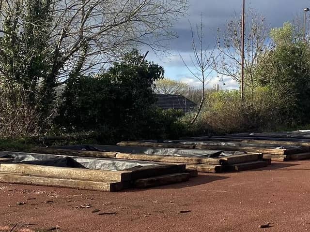Thanks to 140 old railway sleepers and Bloomin' Bo'ness volunteers, the old tennis courts will soon be teeming with life again.