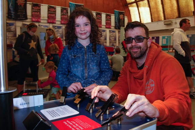 Marnie, 5, and dad Chris, from Larbert, learn about light reflection