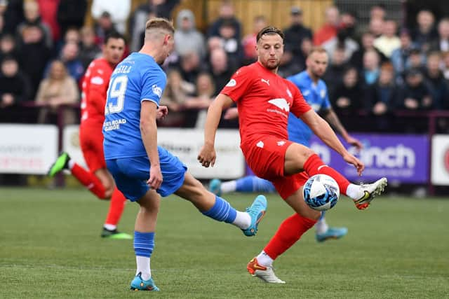 Sean Mackie in action last time out in Kelty (Photo: Michael Gillen)