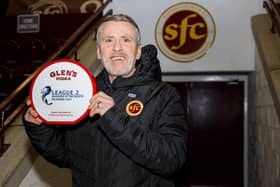 Gary Naysmith receives the Glen's Manager of the Month award at Ochilview Park (Photo: Raymond Davies Photography)