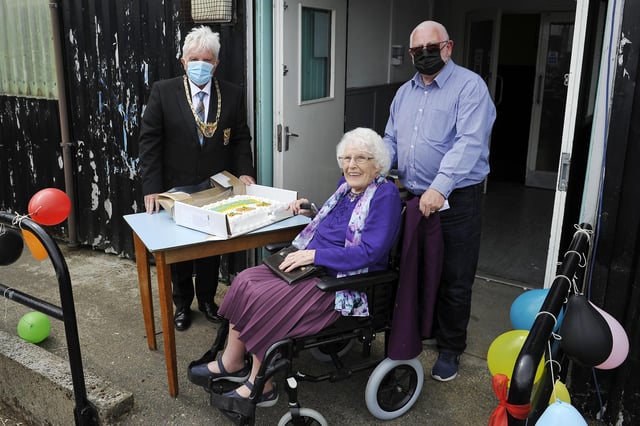 Marion Lowrie, the village's oldest resident, cut the cake to mark the official opening of California Community Hub last month, watched by Provost William Buchanan and Tom Greig, chairman of California Community Hub.b.