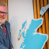 Falkirk MSP urges residents to give up smoking using free support service. (Pics. Alan Peebles)