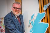 Falkirk MSP urges residents to give up smoking using free support service. (Pics. Alan Peebles)