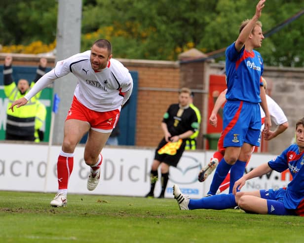 MICHAEL HIGDON SCORES THE WINNING GOAL FOR FALKIRK TO STOP THEM BEING RELEGATED 0-1.