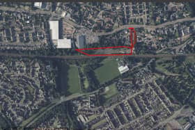 The former timber yard and railway sidings sit on an elevated position above Falkirk Road at the western end of Linlithgow, shown here bounded in red.