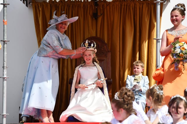 Queen Aimee Gilchrist is crowned by Pamela Millar