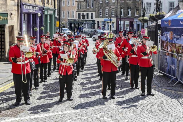 Linlithgow Reed Band will march from the West Port to the Cross to officially declare the fair open.
